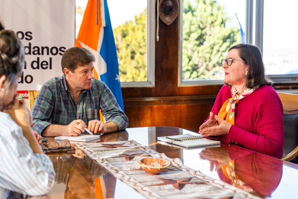 ✔️Vamos a seguir defendiendo el estatus sanitario de nuestra provincia

Me reuní con integrantes de la Asociación Rural de Tierra del Fuego para reafirmar algo que venimos sosteniendo con claridad: rechazamos cualquier intento de flexibilizar la barrera sanitaria.