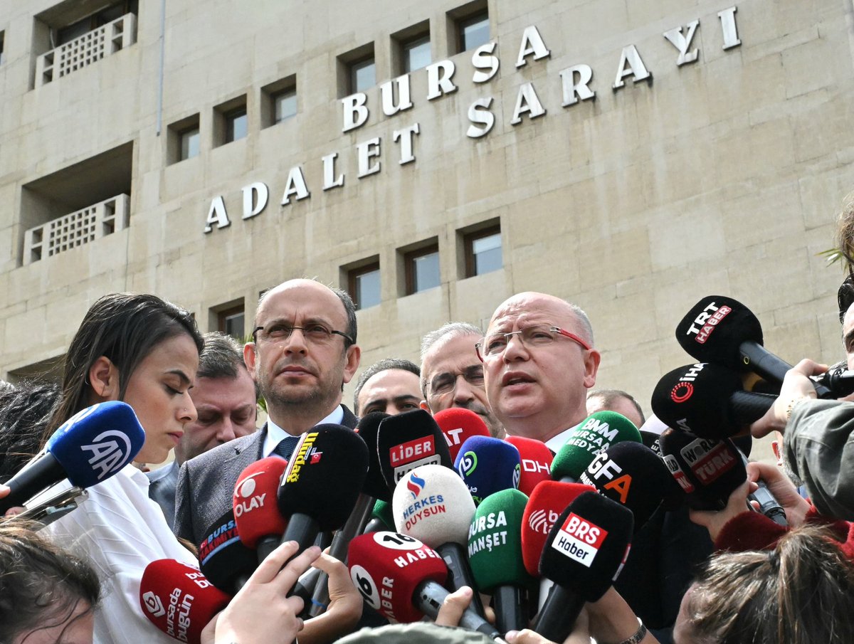 davutgurkan's tweet photo. Halkımızın güvenini sarsan uygulamaların, milletimizin emaneti olan her kuruşun hesabını sormak, AK Parti olarak siyasi sorumluluğumuzun ve ahlaki duruşumuzun bir gereğidir.

Bu anlayışla; Bursa Büyükşehir Belediye Başkanı Mustafa Bozbey ve ilgili belediye yetkilileri hakkında, görevi ve güveni kötüye kullanma suretiyle kamunun zarara uğratılması konusunda Bursa Cumhuriyet Başsavcılığı'na suç duyusunda bulunarak basın mensuplarımıza açıklamalarda bulunduk.

Hemşehrilerimizden aldığımız sorumlulukla; doğru adımların destekçisi, yanlışların da önleyicisi olmaya devam edeceğiz.