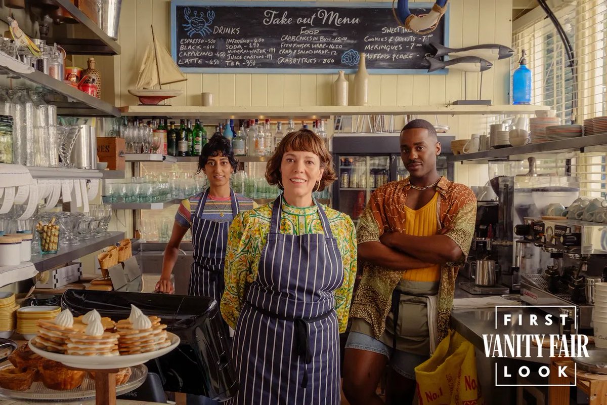 FilmFrontline's tweet photo. First look at Benedict Cumberbatch & Olivia Colman as a feuding couple in the upcoming remake of ‘The War of the Roses’ — a darkly comedic tale of love gone sour.
#BenedictCumberbatch #OliviaColman #TheWarOfTheRoses #FilmNews #FirstLook #Hollywood #MovieRemake #DarkComedy https://t.co/8w6CzPoIuz