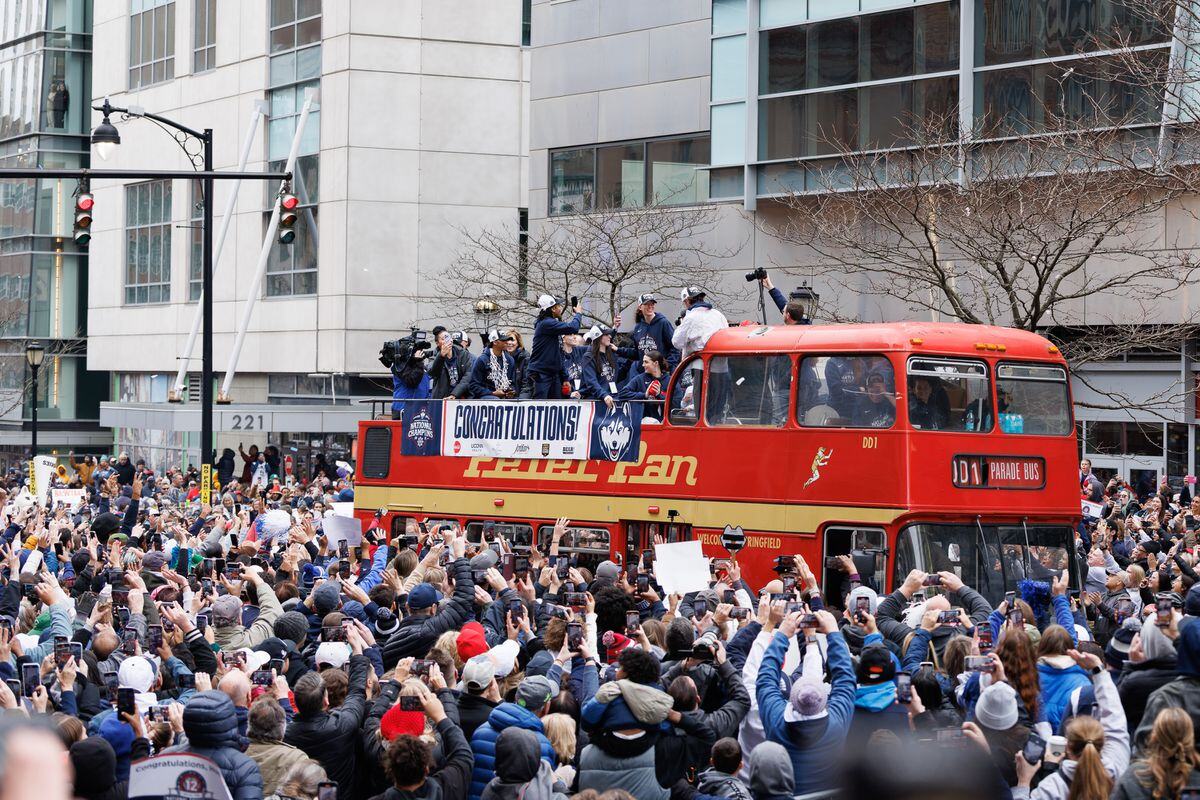Peter Pan is proud to be the transportation of CHAMPIONS once again - thanks to the amazing <a href="/UConnHuskies/">UConn Huskies</a> Women's Basketball Team!  🏀🐾🏆 Congratulations on your TWELFTH NCAA TITLE ❤️
.
Photo ©: Ian Bethune / <a href="/Ian_Bethune/">Ian Bethune</a>
