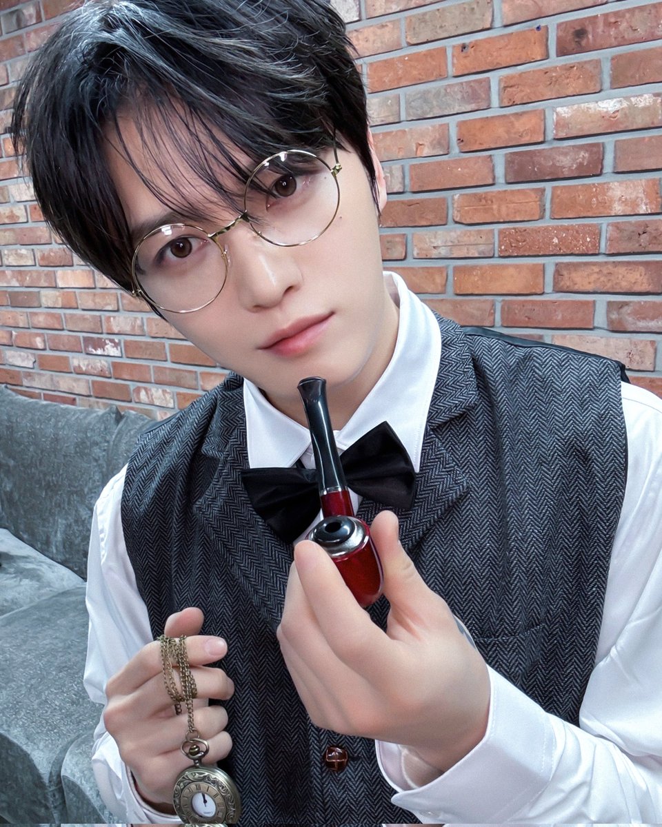 #김재중_마음훔친범인_베이비스
#베이비스_마음훔친범인_김재중 

탐정이 이렇게 잘생겨도 되는거였어요?🤣 마음을 홀라당 뺏겨버렸잖아요..😯😇