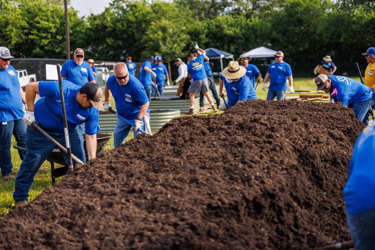 atmosenergy's tweet image. Do you have big plans for National Gardening Day?  

Remember, there’s no job too big or small to call 811 before you dig! #SafeDigging #NationalGardeningDay