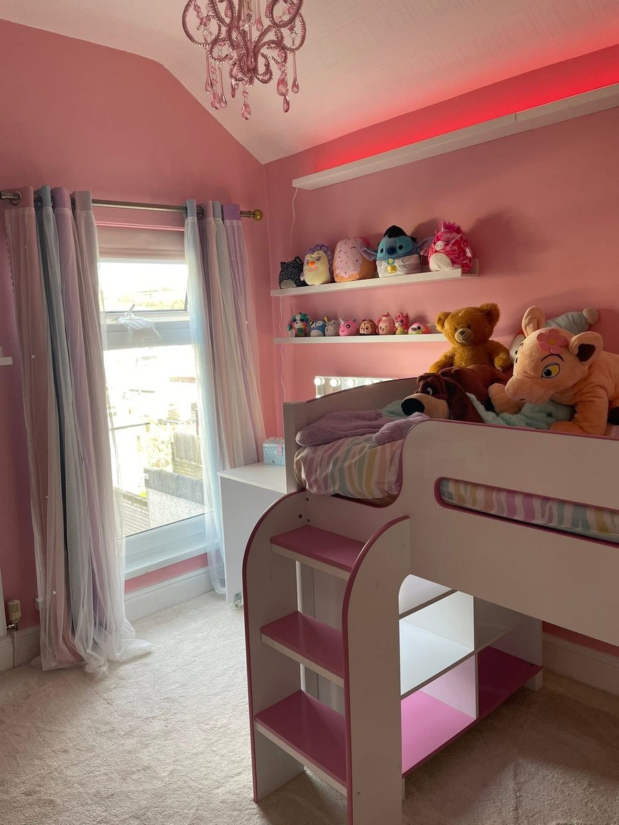 Lacey requested a bedroom makeover as her wish when she had no room to store all of her precious things.Before and after pictures of Lacey’s bedroom.
Thanks to Deb Mayo for making Lacey’s wish come true and Chris Baugh, Jamie Parker Evans and Rob Santwris. Another wish granted 👏