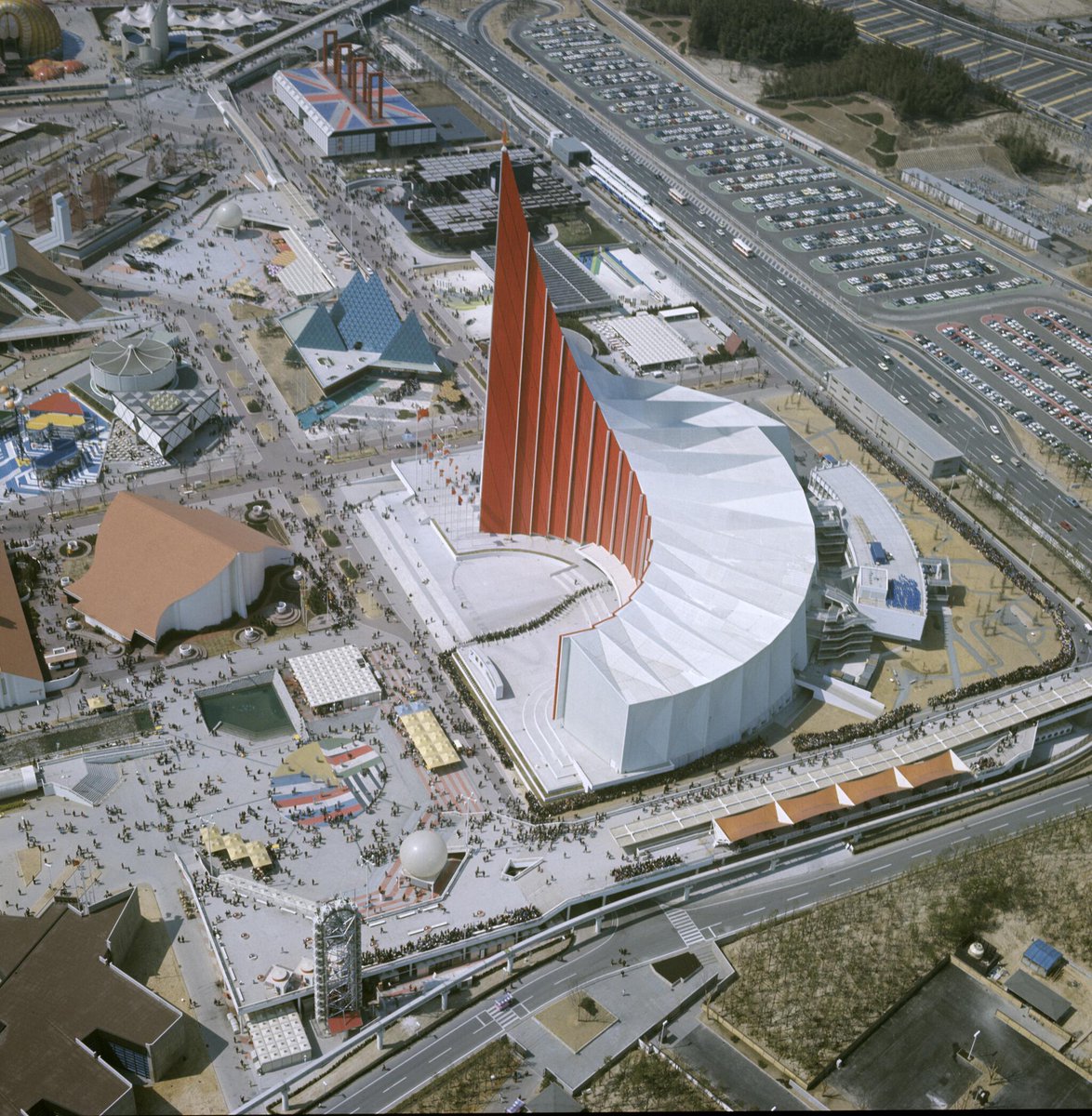 70年大阪万博のソ連館 大国の技術進歩を鮮やかに紹介】 55年前の大阪