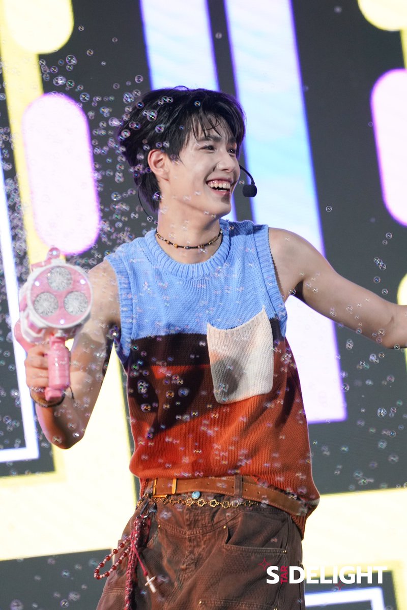 StarDelight_ent's tweet photo. #OMAR ในงาน “Siam Paragon Summersive : Happiness In Full Bloom” 

NexT1DE AT SIAM PARAGON
#SiamParagonSummer2025xNexT1DE
#SiamParagonSummer2025  
#NexT1DE_OMAR #NexT1DE https://t.co/G5bSIFUQ76
