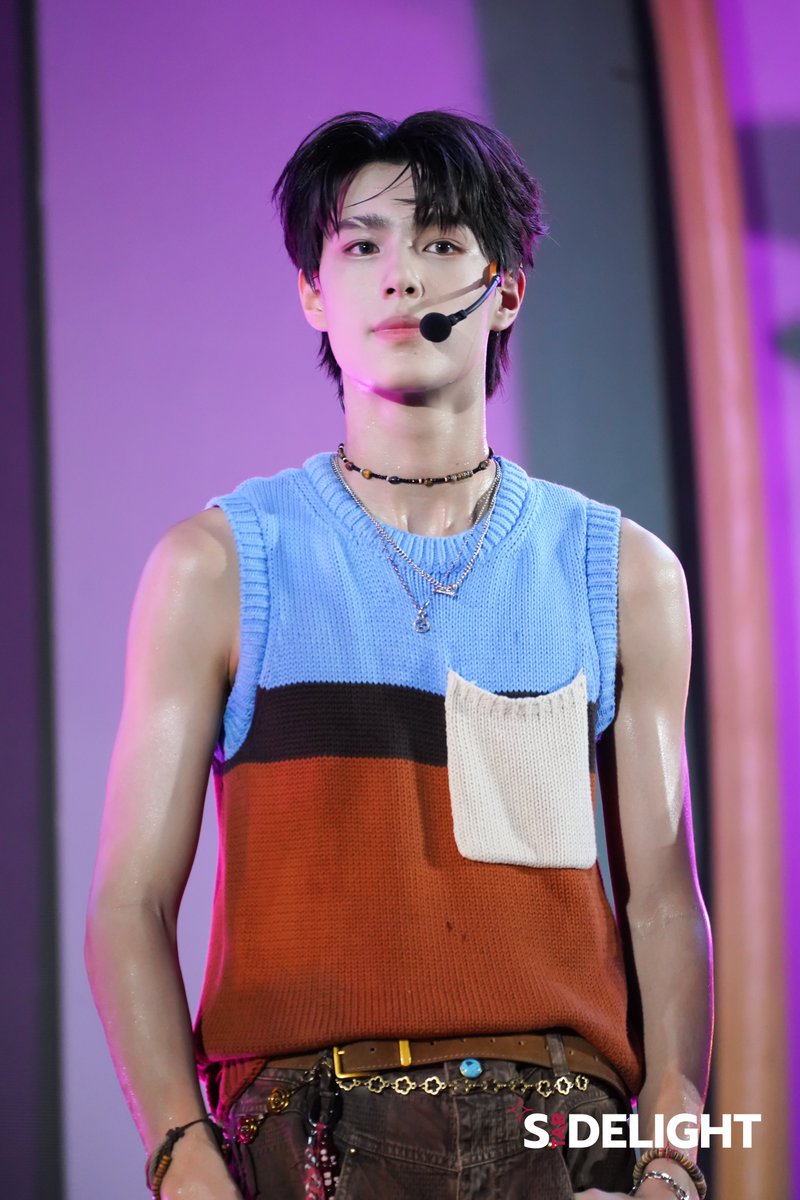 StarDelight_ent's tweet photo. #OMAR ในงาน “Siam Paragon Summersive : Happiness In Full Bloom” 

NexT1DE AT SIAM PARAGON
#SiamParagonSummer2025xNexT1DE
#SiamParagonSummer2025  
#NexT1DE_OMAR #NexT1DE https://t.co/G5bSIFUQ76