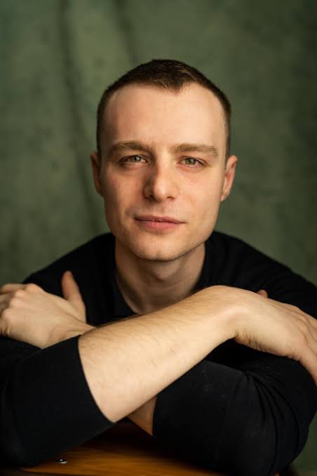 HogwartsLatinoA's tweet image. Así también se anunció que los actores ingleses Luke Thallon y Paul Whitehouse se integran al elenco en los papeles de Quirinus #Quirrell y Argus #Filch, respectivamente.
✨🏰✨