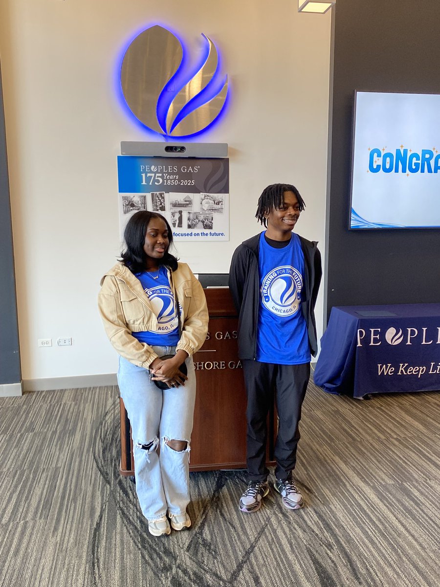 SimeonNews's tweet photo. Congratulations to our students Nevaeh Jones and Teshawn Wellington for completing the Peoples Gas Bright Futures program! Way to go Wolverines @ChiPubSchool @CPSNetwork17 #simeonhighschool #simeonalumni #chicagopublicschools #chicago #explorepage https://t.co/nGOOjLsPIA