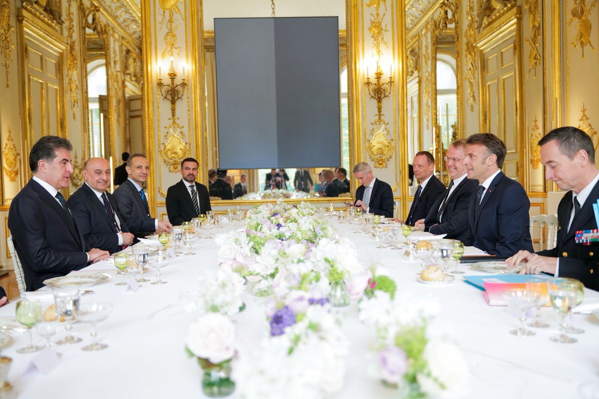 Patrick Durel (@frpatrickdurel) on Twitter photo Déjeuner de travail ce 14 avril entre le président de la République <a href="/EmmanuelMacron/">Emmanuel Macron</a> et le président du Kurdistan d'Irak <a href="/IKRPresident/">Nechirvan Barzani</a> pour évoquer la coopération entre la 🇨🇵 et le Kurdistan d'Irak, la dynamique de la relation entre Bagdad et Erbil, et la situation régionale. Déjeuner de travail ce 14 avril entre le président de la République <a href="/EmmanuelMacron/">Emmanuel Macron</a> et le président du Kurdistan d'Irak <a href="/IKRPresident/">Nechirvan Barzani</a> pour évoquer la coopération entre la 🇨🇵 et le Kurdistan d'Irak, la dynamique de la relation entre Bagdad et Erbil, et la situation régionale.