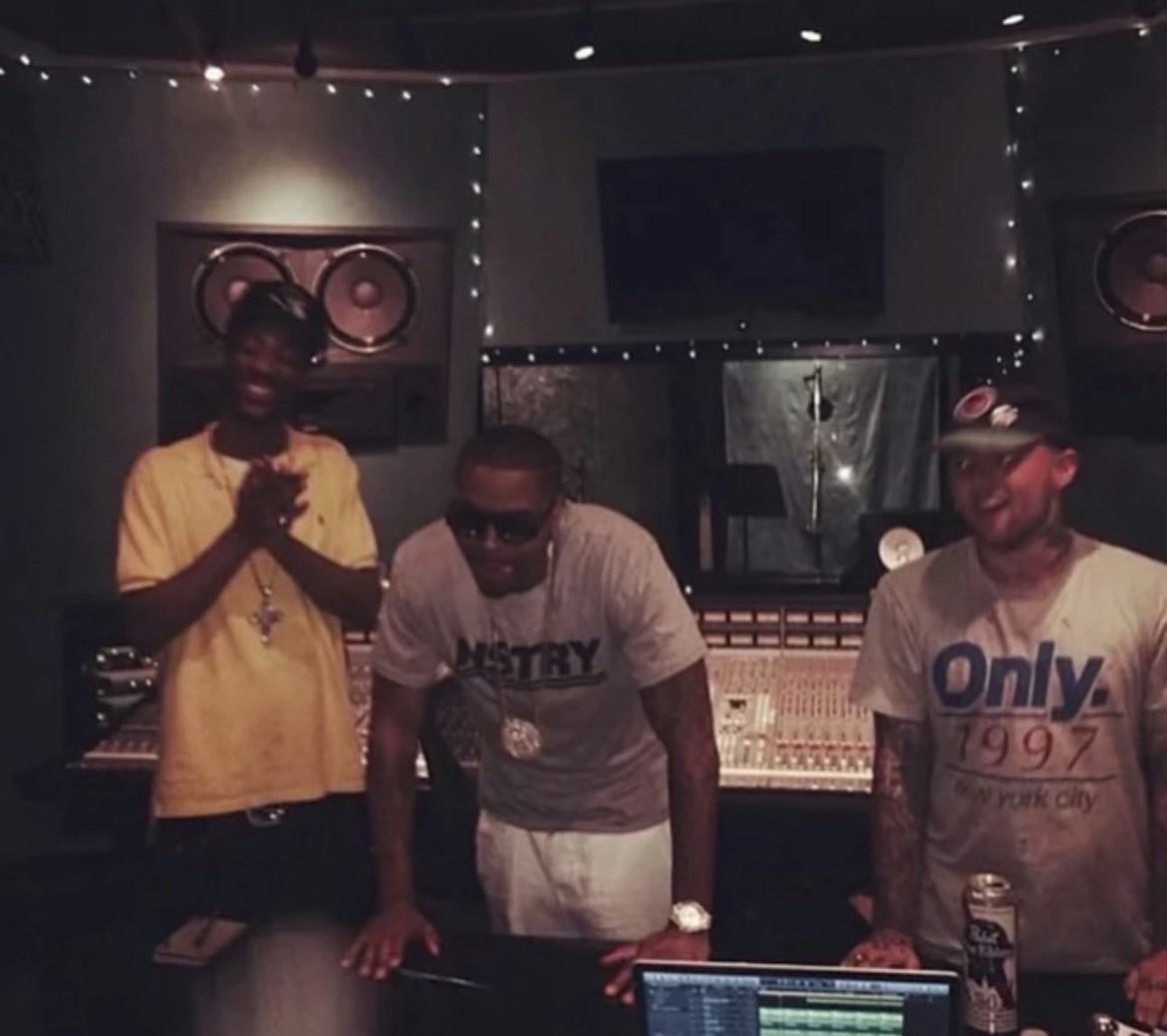 Steez_47's tweet photo. Boldy James, Nas, and Mac Miller in the studio https://t.co/DraSQ4V3jO