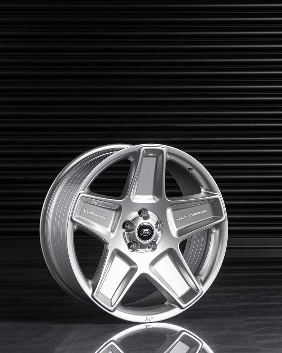 Model: Mondial Retro RS-Forged Light Alloy Wheels

Fitment: Land Rover Defender (2020–Present)
Colour: Silver
Size: 9.5 x 22" (Front &amp; Rear)
Material: RS-Forged Alloy

Copyright Design by KAHN®

projectkahn.com/collections/de…

#MondialRetro #DefenderWheels #ProjectKahn #ChelseaTruckCo