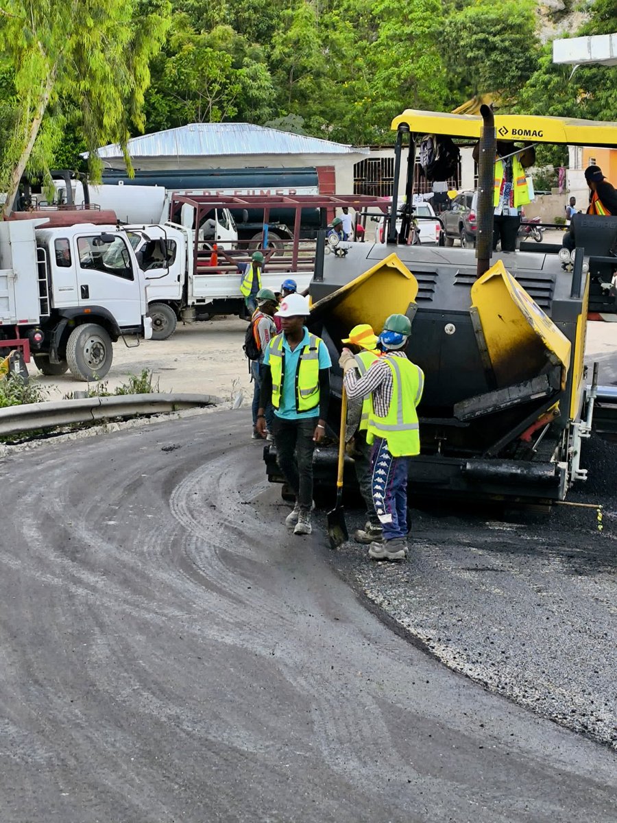 Réhabilitation de la Route Nationale no 4 (RN4) entre Carrefour Dufort et Jacmel : un projet d’envergure financé par la BID

Dans le cadre de sa mission de modernisation des infrastructures routières à l’échelle nationale, le Ministère des Travaux Publics, Transports et