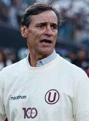 ¡Se prende fuego el grupo de Barcelona, River e Independiente!
Universitario de Perú, uno de sus rivales en la #Libertadores, se quedó sin DT: Fabián Bustos afuera. ¿Se desarma el equipo justo antes del cruce? ¿Quién se anima a agarrar esta papa caliente?