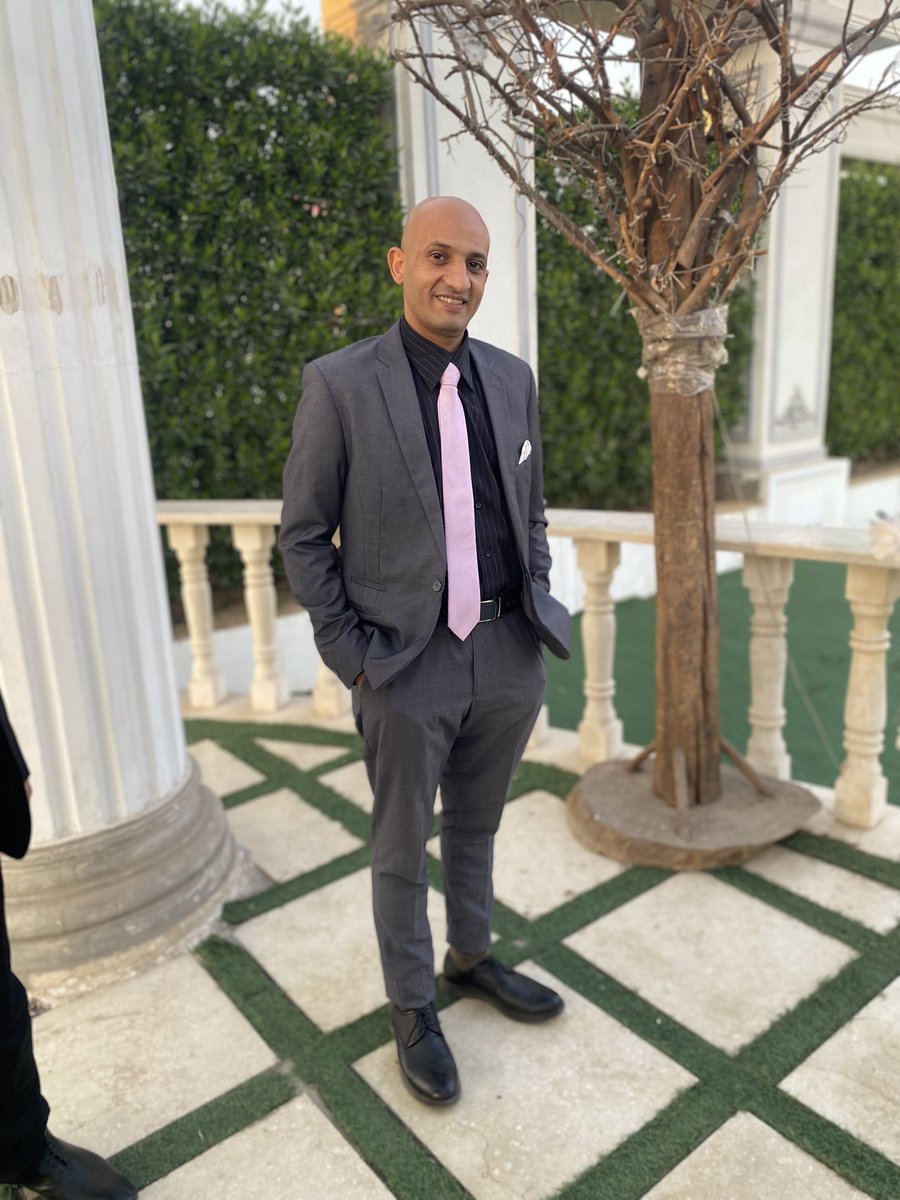 ولربما أصعب أنواع الابتلاءات 
             هو أن تكون صادقًا بين الكاذبين ، 
كريمًا بين الماديين ، 
                           وفيّاً وسط الخائنين ، 
            صائناً للعشرة والمعروف وسط الجاحدين ..