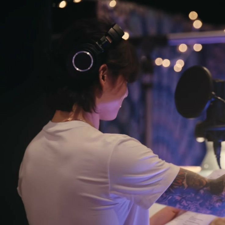 ᅠᅠ 
i had so much fun in the studio, y’all will see the results really soon 🙂‍↕️
ᅠᅠ 
#AMOREUS