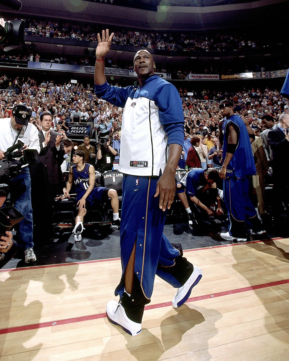 SLAMonline's tweet photo. The final farewell, 22 years ago. #MJMondays https://t.co/NAWkBS5ymJ