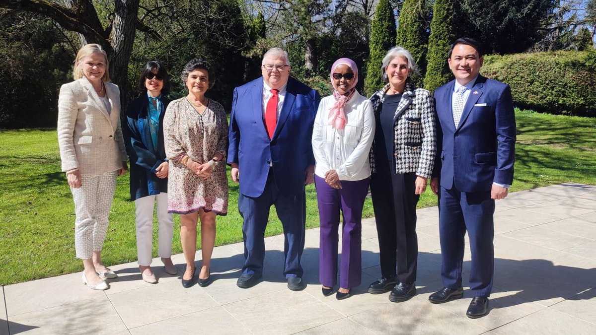 🤝 En la Residencia Oficial de México en Berna, tuve el honor de recibir al Dr. Agustín Carstens, gerente general del <a href="/BIS_org/">Bank for International Settlements</a> , y a embajadores de cinco países para un valioso diálogo sobre la coyuntura económica global y la cooperación multilateral.
🇲🇽🇪🇸🇵🇭🇰🇪🇱🇧🇳🇴