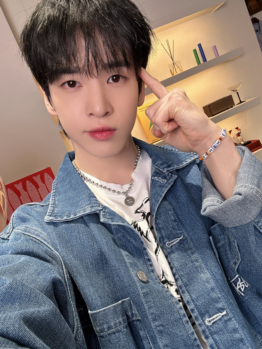 CRAVITY_twt's tweet photo. 우리의 시간을 기억해~~~~ 😌
러비티 사랑해!! 🥰
#CRAVITY #ALLEN #크래비티 #앨런
#크래비티랑_5래5래_f5rever
#5늘도_내일도_사랑해_러비티 https://t.co/A2J4LRAshB