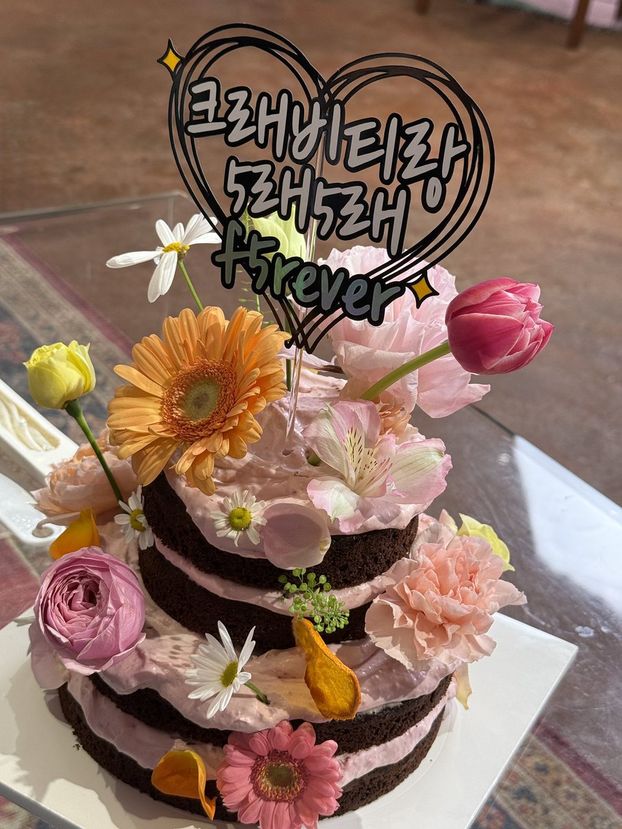 러비티 오늘 5주년 축하해 줘서 너무 고마워요
멤버들과 러비티와 함께한 5년 너무 행복했고 추억이 많아요 앞으로도 우리 좋은 추억 많이 쌓을 거니까 같이 손잡고 함께 걸어요 사랑해요❤
#정모 #러비티 #크래비티
#크래비티랑_5래5래_f5rever
#5늘도_내일도_사랑해_러비티