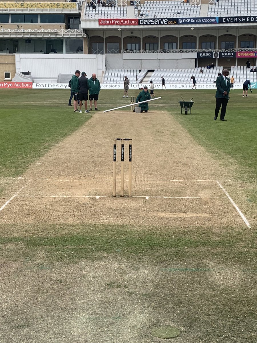 ENG2Stars1Day's tweet photo. How the @TrentBridge wicket looked at lunch on Day 1 (right) and now, tea on Day4 (left).
Notts vs Essex #NOTvESS https://t.co/Dqx4zep6cr