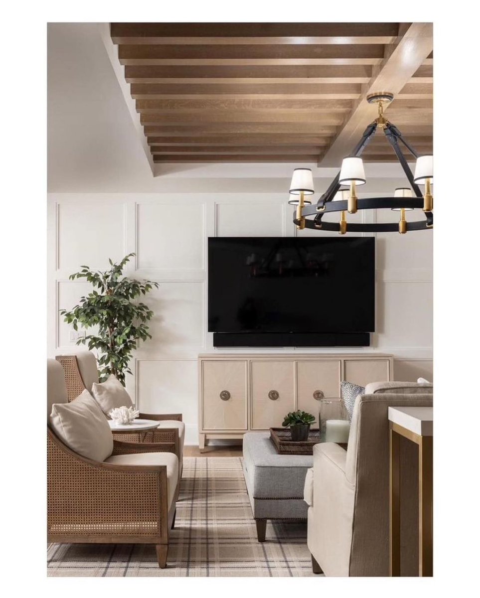 Combining traditional finishes with warm tones and light woods creates a comfortable and stylish space.

📐 jpcraighomebuilders.com

#BuildToSuit #Michigan #BuildLocal #CustomHomeBuilder #Millwork #JPCraig