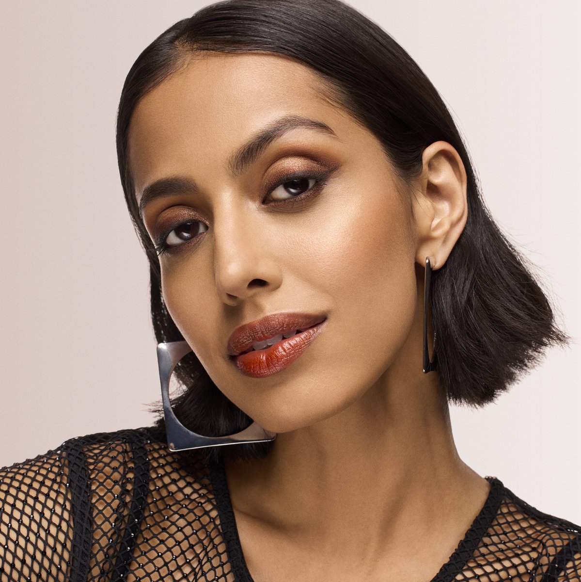 One pencil. Multiple looks. Zero budge.

From sharp lines to soft smokes, enjoy seamless application and limitless effects. Shop the iconic Stay All Day Smudge &amp; Set Waterproof Gel Eyeliner now on Sephora.com 🖤🌟🤎

#Stila #EyeLiner #Sephora <a href="/Sephora/">Sephora</a>