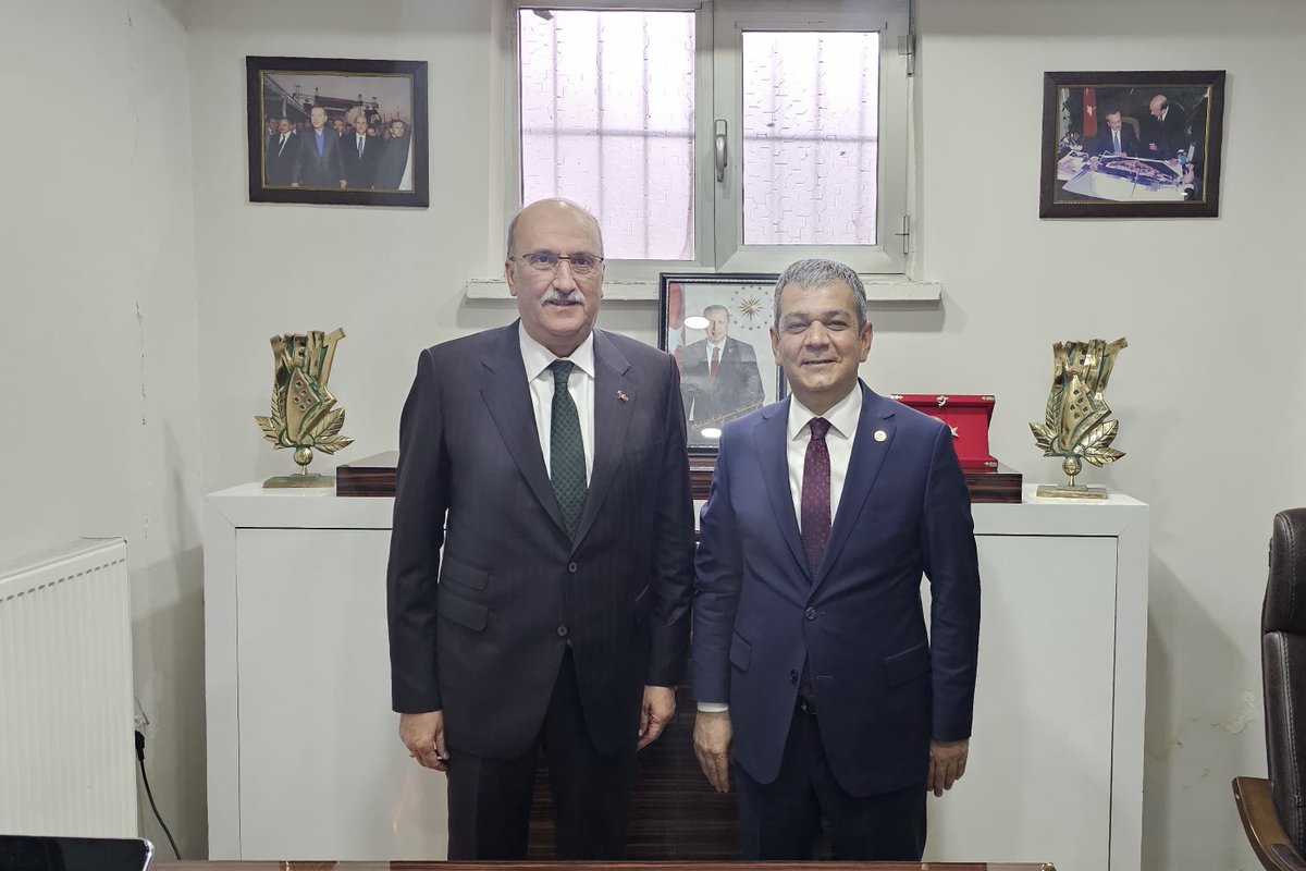 erolkeles23's tweet photo. Önceki dönem Elazığ Belediye Başkanımız, partimize uzun yıllar emek vermiş kıymetli büyüğümüz Sayın Mehmet Süleyman Selmanoğlu’nu ziyaret ettim.

Başkanımızla geçmişi yâd ettik, engin tecrübelerini dinledik ve istişarelerde bulunduk.

Nazik ev sahipliği ve hoş sohbeti için kendisine teşekkür ediyorum.

@Akparti @AKGMTeskilat @abuyukgumus