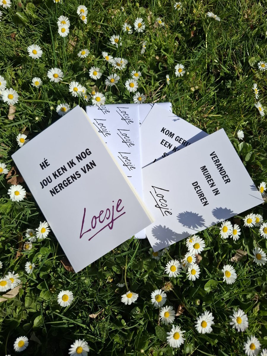 Wij openen bubbels want het nieuwe Loesje themaboekje is er! 

Het boekje 'Hé jou ken ik nog nergens van' gaat over sociale bubbels en hoe je makkelijk in je eigen kan blijven kleven. Maar Loesje spoort aan om eens buiten je bubbel te treden!

Bestel het boekje via #linkinbio