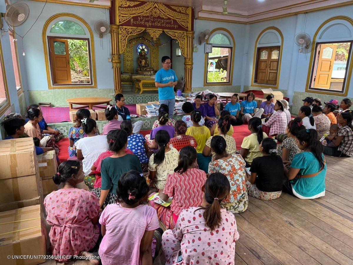 📢El terratrèmol ja no està a les portades però les famílies de #Myanmar segueixen necessitan la nostra ajuda. 
Gràcies al vostre suport, UNICEF està distribuint kits d'higiene prenatal i neonatal a centenars de dones.🤱🏽
#dretsinfants