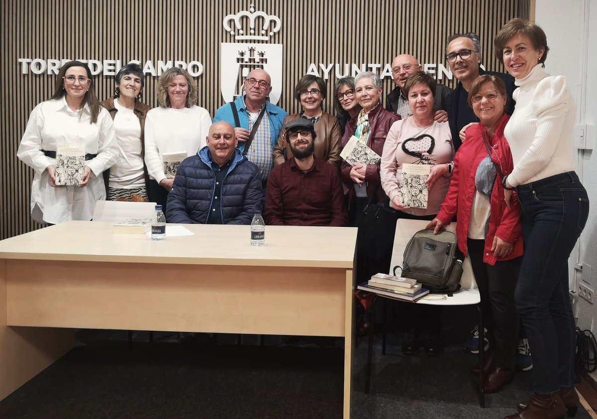 📚El pasado sábado tuvimos el inmenso placer de encontrarnos con  David Uclés y “La península de las casas vacías”, la obra más leída y laureada de España.
¡Muchas gracias David Uclés por acompañarnos, enseñarnos y  deleitarnos con tus historias!♥️♥️♥️
#bibliotorredel #daviducles