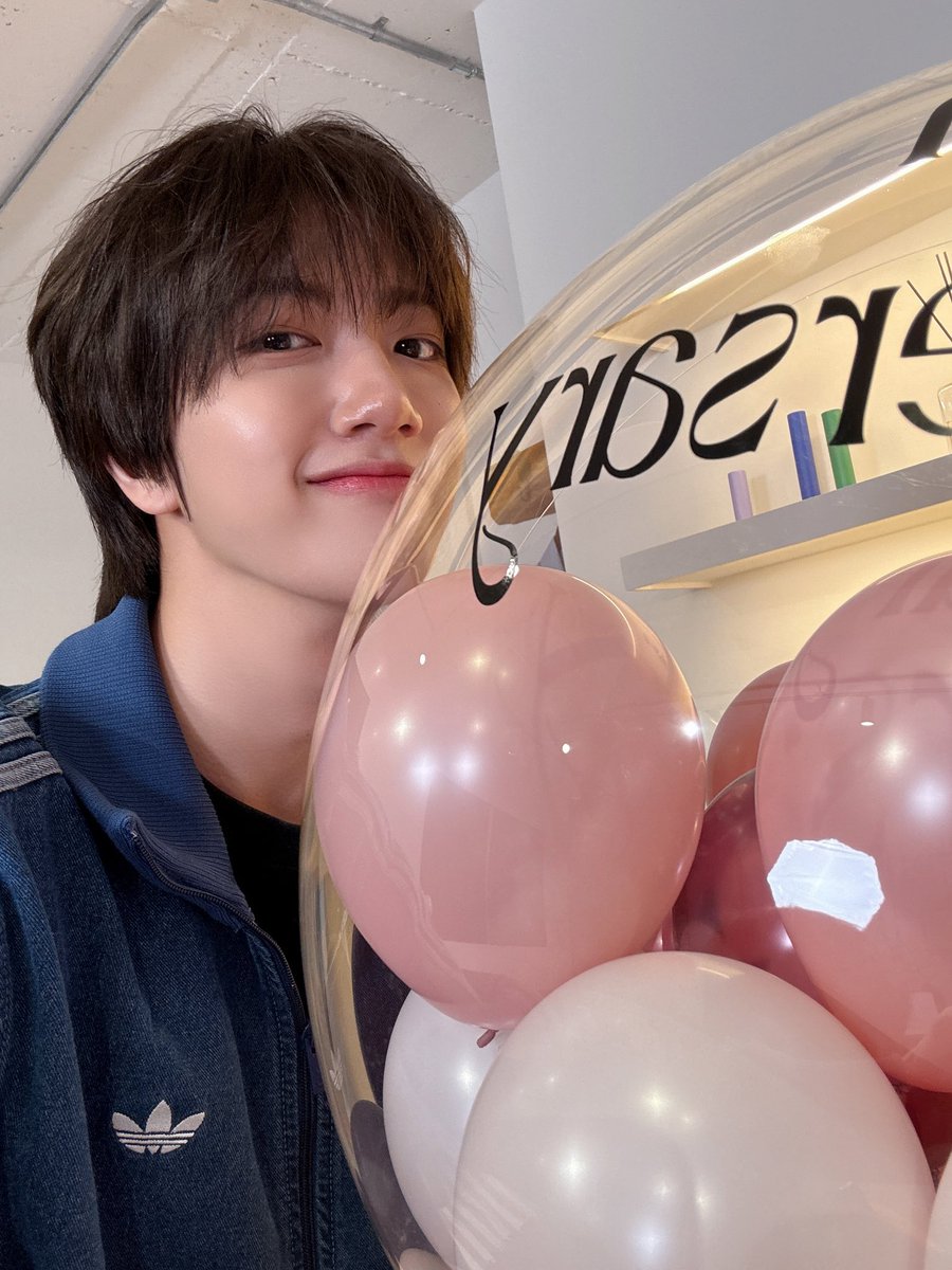 크래비티 러비티 포5에버😚 
#원진
#크래비티랑_5래5래_f5rever
#5늘도_내일도_사랑해_러비티