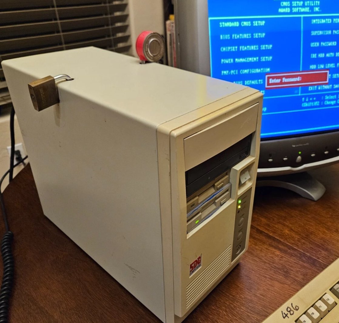 Best Practices 101: Lock your desktop when not in use. Even better, use two padlocks. 🔒🔒