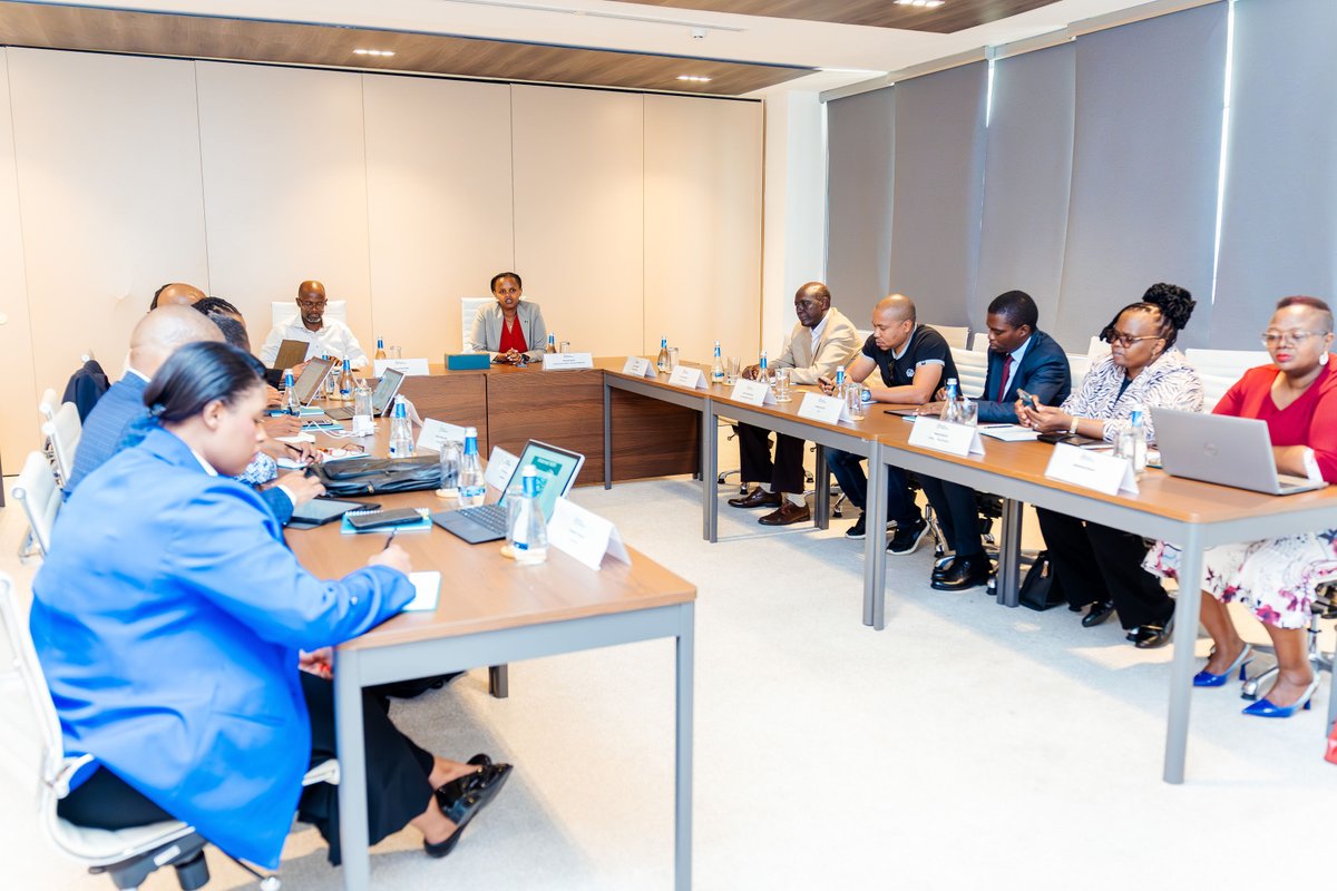 Cooperation_RW's tweet image. Delighted to kick off the week by welcoming the Eswatini Government Efficiency Transformation Committee to Rwanda Cooperation!
They’ve begun a 3-day study tour focused on how Rwanda decentralizes payments and banking through IFMIS.
#SouthSouthCooperation #KnowledgeExchange 1/2