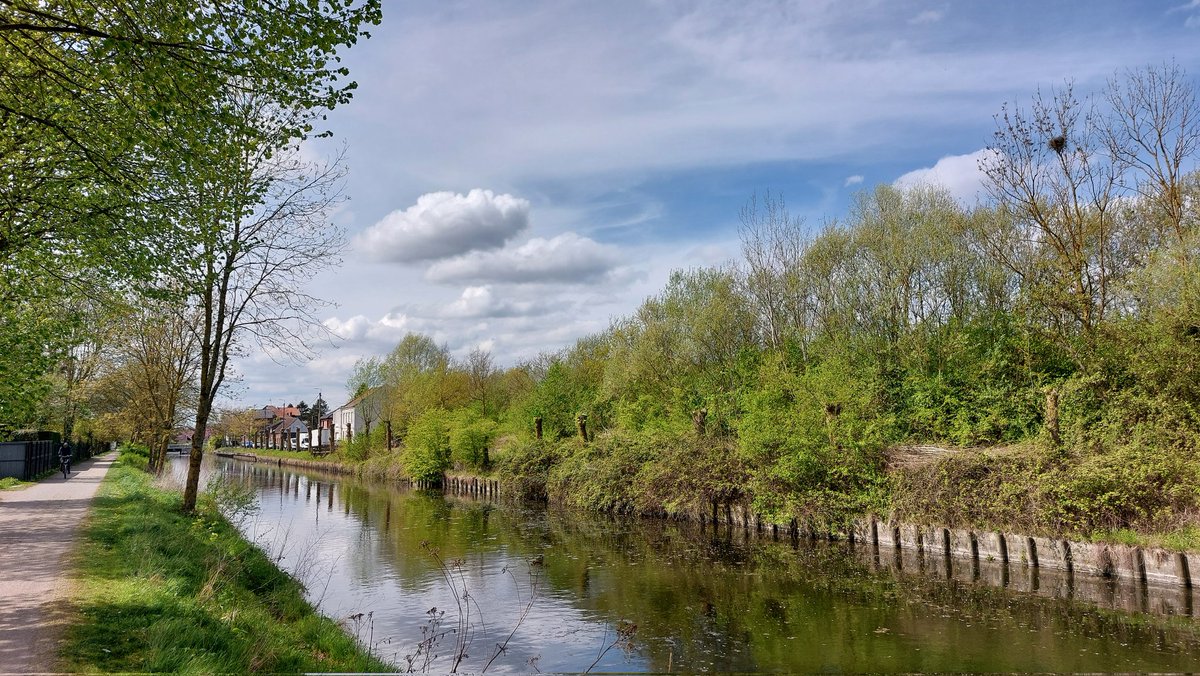 luc231255's tweet photo. #vrtweer Canal de Roubaix Wattrelos-Leers. https://t.co/5kWPunayGY