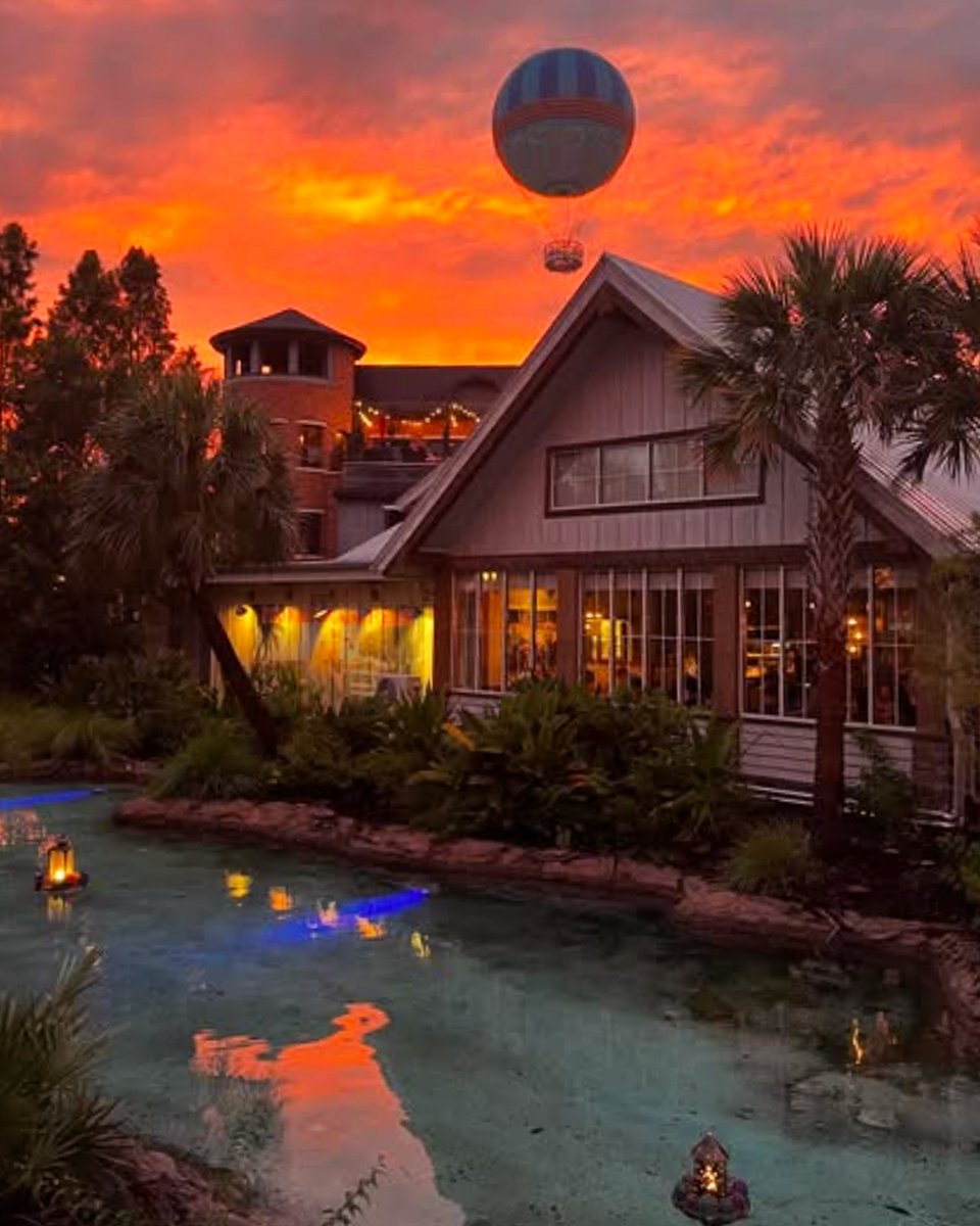 Homecomin' Florida Kitchen (@homecominfl) on Twitter photo Cotton candy skies and moonshine kisses are the norm 'round these parts, Y'all! 🫶
📸 @clairelovesdisney Cotton candy skies and moonshine kisses are the norm 'round these parts, Y'all! 🫶
📸 @clairelovesdisney