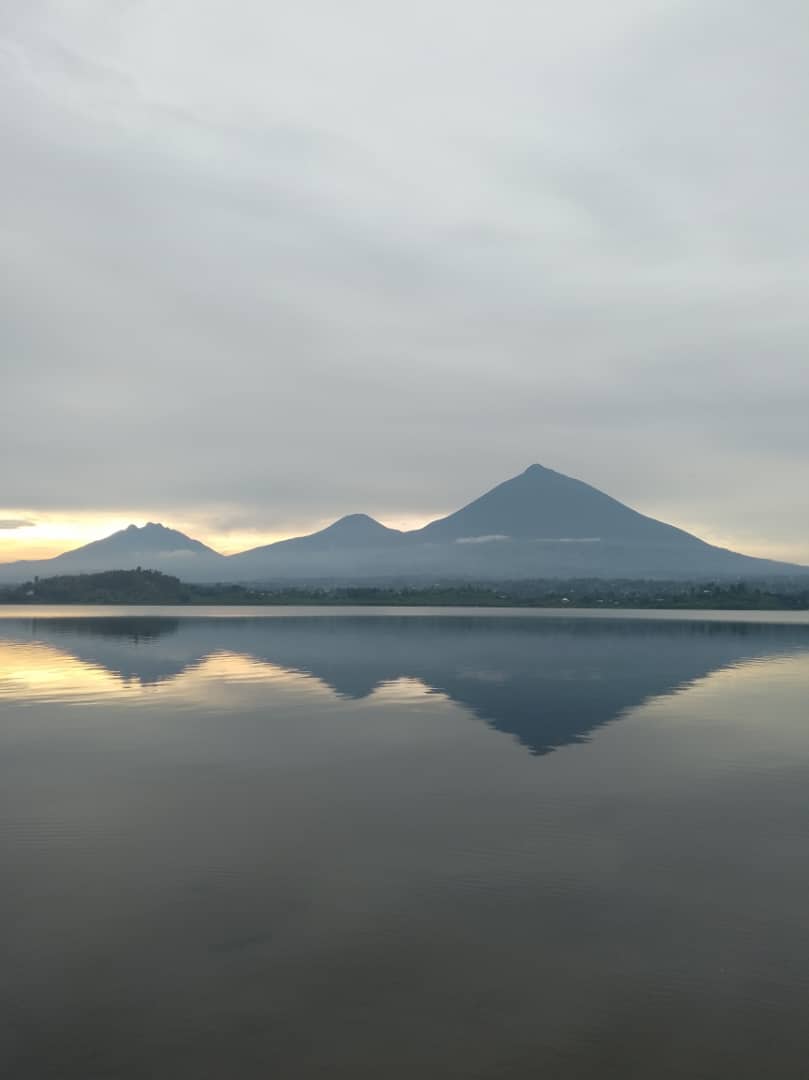 VISIT TWIN LAKES ( Burera and Ruhondo) (@twinlakes100) on Twitter photo The TWIN LAKES offers stunning views of volcanic mountains, lush landscapes, and vibrant local hill that surrounds this beautiful destination!
#TwinLakes
<a href="/visitrwanda_now/">Visit Rwanda</a> |<a href="/RwandaisOpen/">Rwanda Is Open 🇷🇼</a> The TWIN LAKES offers stunning views of volcanic mountains, lush landscapes, and vibrant local hill that surrounds this beautiful destination!
#TwinLakes
<a href="/visitrwanda_now/">Visit Rwanda</a> |<a href="/RwandaisOpen/">Rwanda Is Open 🇷🇼</a>