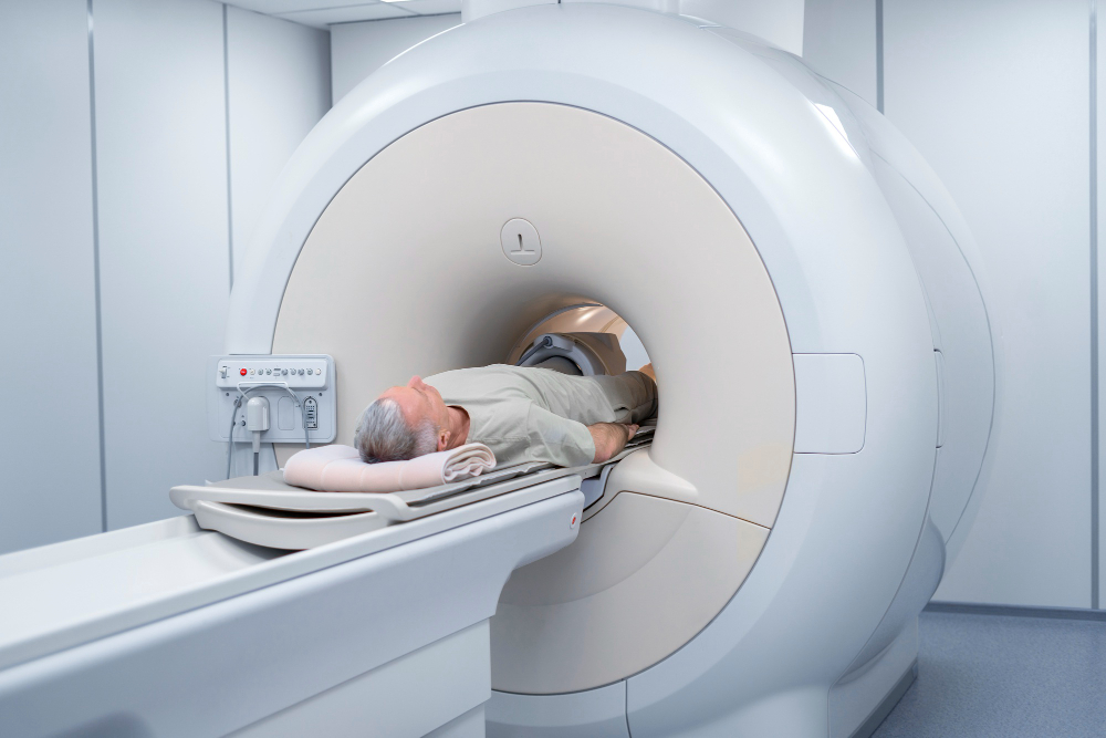 sciencemedia_es's tweet photo. ➡️Un estudio calcula el riesgo de futuros cánceres como consecuencia de las exploraciones TAC en EEUU

🗨️Maruxa Pérez, presidenta de @SEFM_redes: "Si un médico indica a un paciente que es conveniente realizarse un TAC, este debe realizárselo" https://t.co/10mZfjSCjo https://t.co/MhsC264fmt