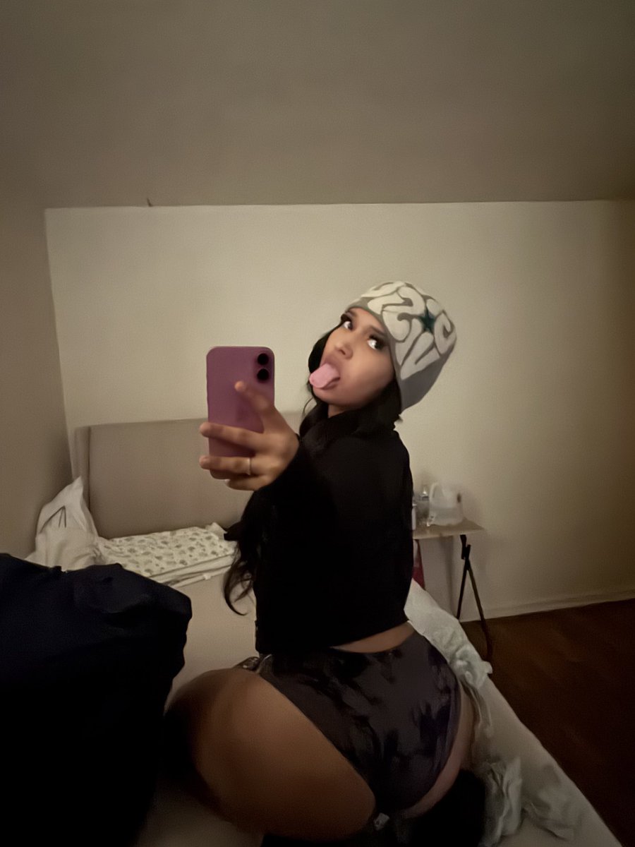 sofreakyally's tweet photo. a whole package 🤗 https://t.co/xrhFF2PvP0