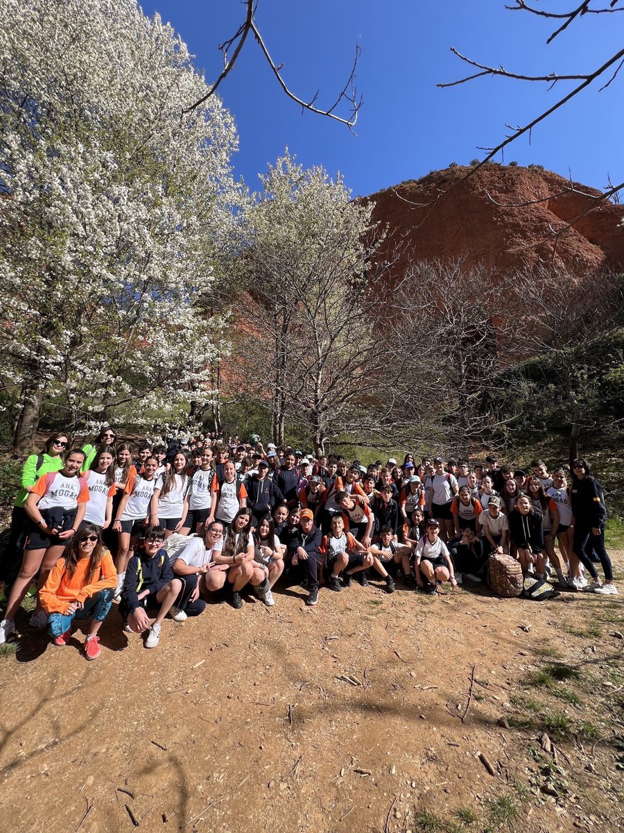 PastorinasLeon's tweet image. ⛰️💦 Los alumnos de 1º y 2º ESO vivieron una jornada inolvidable en Las Médulas y el Lago Carucedo. Naturaleza, historia y convivencia se unieron en una excursión llena de aprendizajes y buenos momentos. 🌿📚💛 #SomosPastorinas #CelebraLaVida #ExcursiónEscolar
