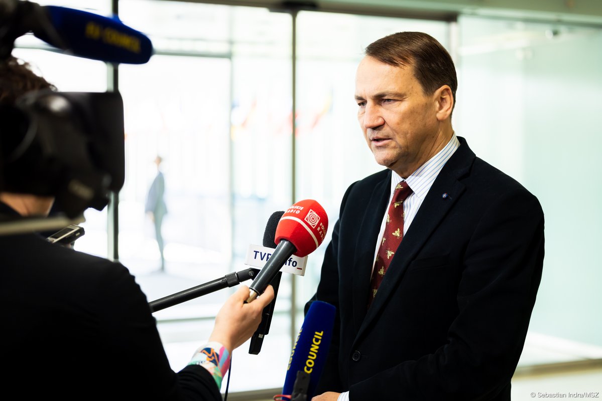Ministry of Foreign Affairs 🇵🇱 (@polandmfa) on Twitter photo 💬 If Putin wanted peace, he could have seized on that as a reason for a ceasefire and serious negotiations.
Like every aggressor in history, he says he wants peace, by which he means that his victim is supposed to capitulate.
| FM <a href="/sikorskiradek/">Radosław Sikorski 🇵🇱🇪🇺</a> after the 🇪🇺 #FAC 💬 If Putin wanted peace, he could have seized on that as a reason for a ceasefire and serious negotiations.
Like every aggressor in history, he says he wants peace, by which he means that his victim is supposed to capitulate.
| FM <a href="/sikorskiradek/">Radosław Sikorski 🇵🇱🇪🇺</a> after the 🇪🇺 #FAC