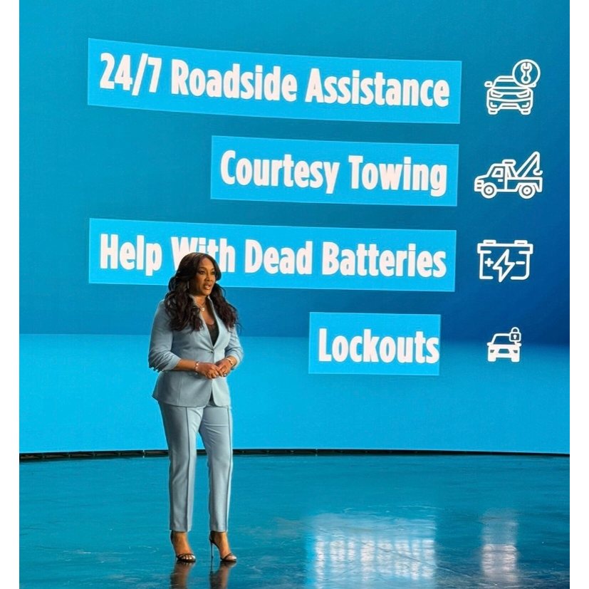 MsVivicaFox's tweet image. GM DAWLINGS! BOOM! #ANOTHERONE EXCITED to share my NEW @carshield commercial! Listen to ya &quot;Auntie Vivica&quot; &amp;amp; trust the plan that protects your family! #LifeIsGood #CarShield 🙌🏾👸🏽🚓💙🙌🏾