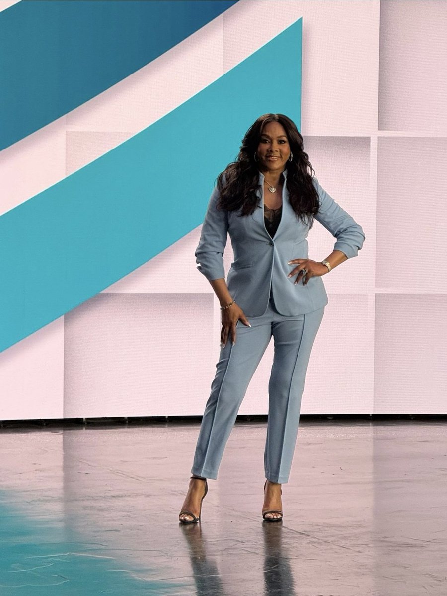 MsVivicaFox's tweet image. GM DAWLINGS! BOOM! #ANOTHERONE EXCITED to share my NEW @carshield commercial! Listen to ya &quot;Auntie Vivica&quot; &amp;amp; trust the plan that protects your family! #LifeIsGood #CarShield 🙌🏾👸🏽🚓💙🙌🏾