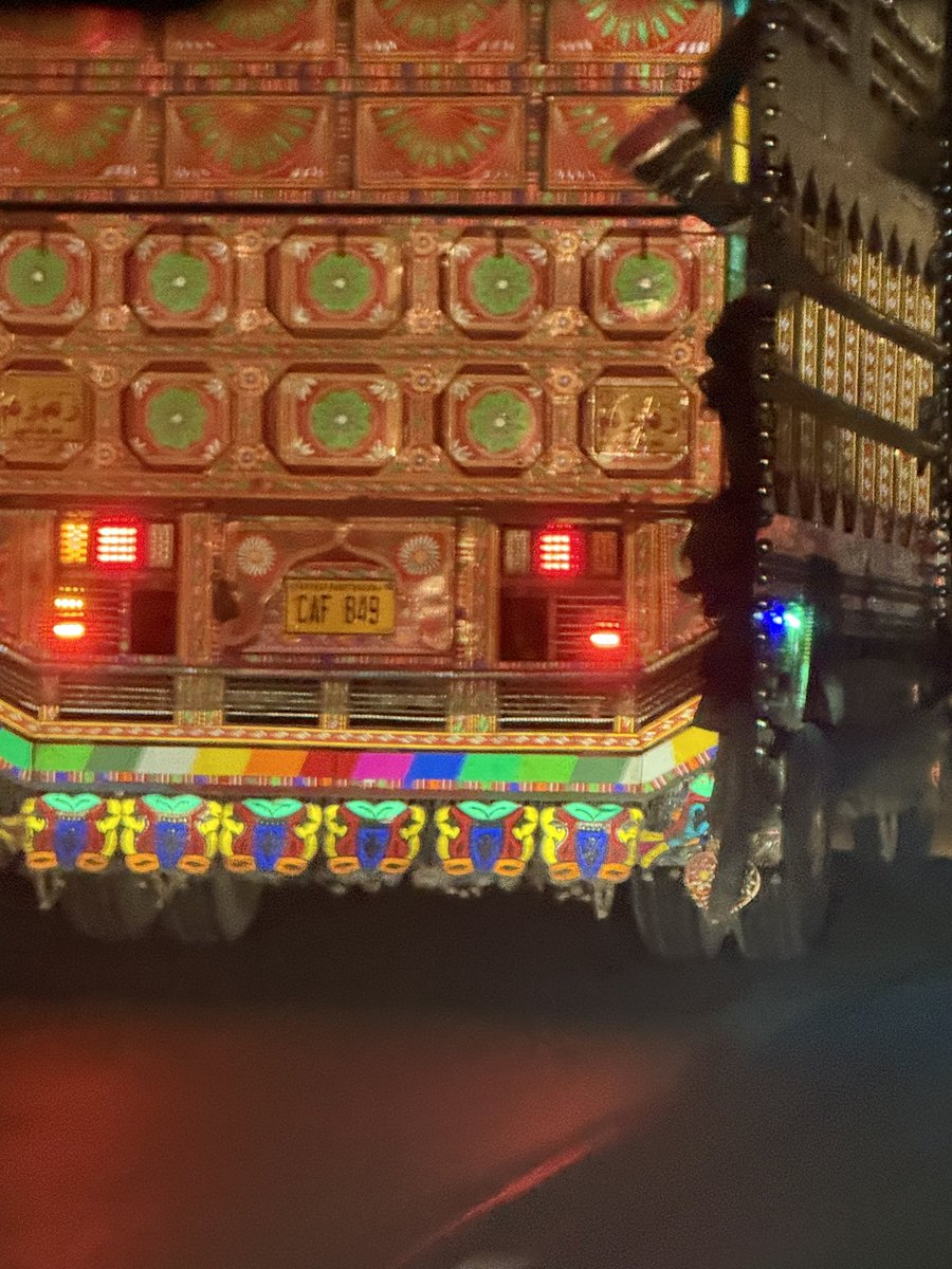 bhvirk81's tweet photo. @NHMPofficial rash and dangerous driving by this truck. https://t.co/edGgO8hMry
