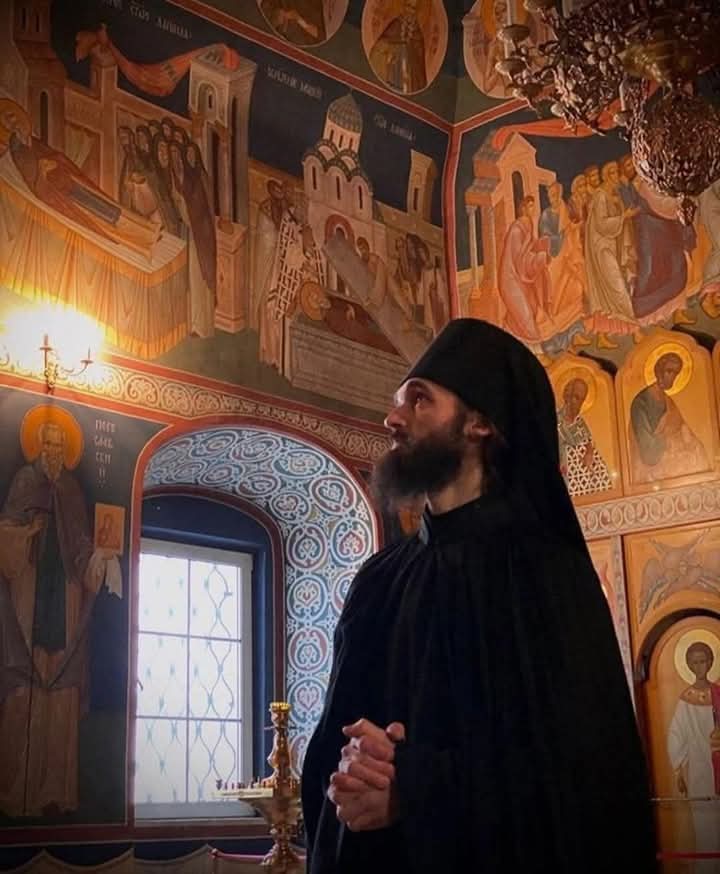 " Немојте бити узнемирени ако вас се људи сећају само када вас затребају. Осетите привилегију да сте попут свеће која им падне на памет, у њиховим најмрачнијим сатима. " 

Свети Нектарије Егински