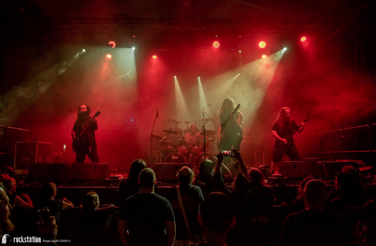 "𝕷𝖊𝖙’𝖘 𝖘𝖊𝖊 𝖘𝖔𝖒𝖊 𝖒𝖎𝖑𝖎𝖙𝖆𝖗𝖎𝖘𝖒, 𝖕𝖚𝖑𝖑 𝖇𝖆𝖈𝖐 
𝖂𝖊'𝖗𝖊 𝖙𝖍𝖊 𝖔𝖓𝖊𝖘 𝖜𝖍𝖔 𝖘𝖍𝖔𝖜 𝖚𝖕 𝖜𝖍𝖊𝖓 𝖎𝖙'𝖘 𝖜𝖆𝖗, 𝖓𝖔 𝖑𝖔𝖔𝖐 𝖇𝖆𝖈𝖐"

📷 @rockstationképgaléria