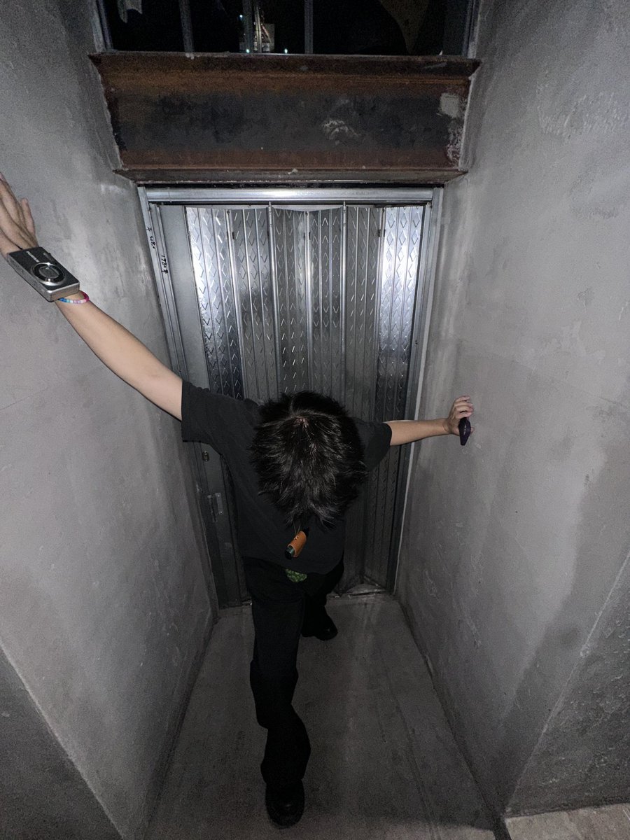 喝嗨了给大家表演一个