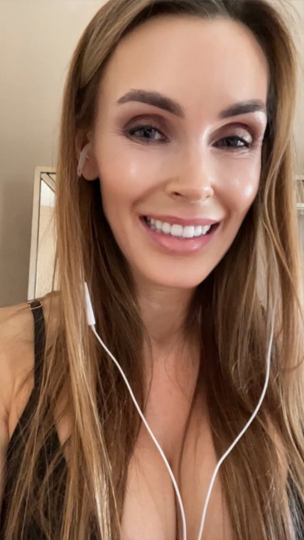 Cynthia Helton tweet media