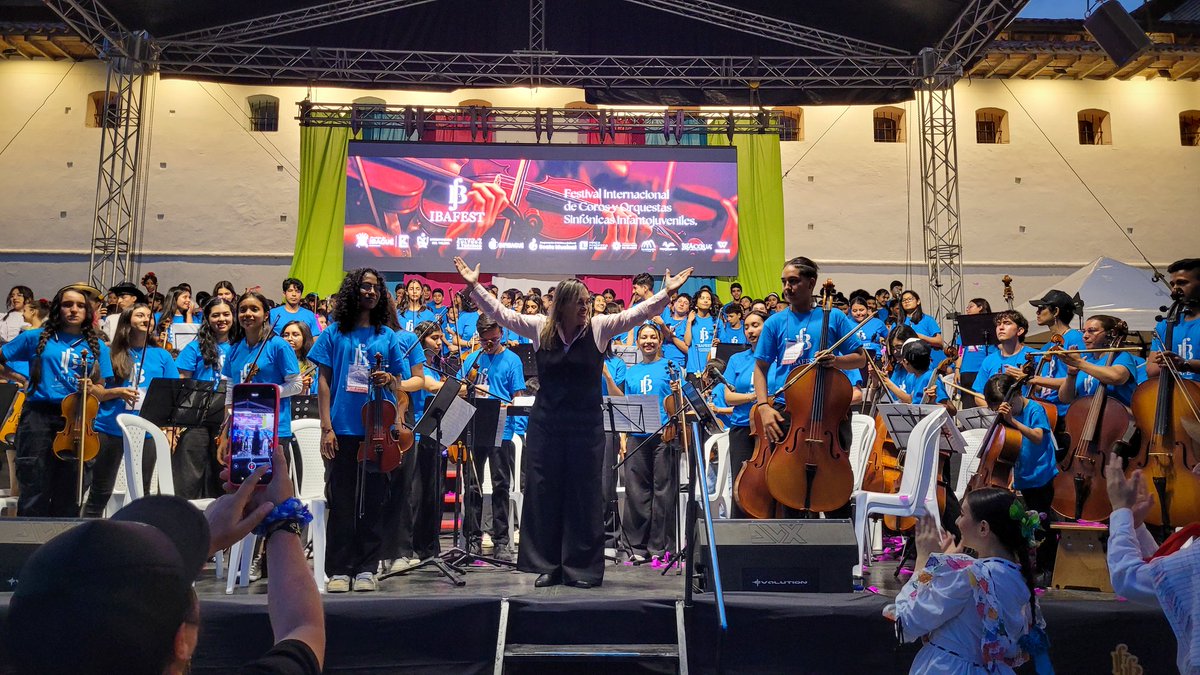 camilo_tavera_v's tweet photo. 🤩🥹Vivimos un momento que quedará en el corazón de muchos.
🇱🇹🎼El concierto de cierre del IBAFEST fue más que un evento musical: fue la muestra viva de lo que somos capaces de lograr cuando creemos en nuestros niños, niñas, jóvenes y adolescentes.
@PartidoMIRA https://t.co/bsF0UinuKY