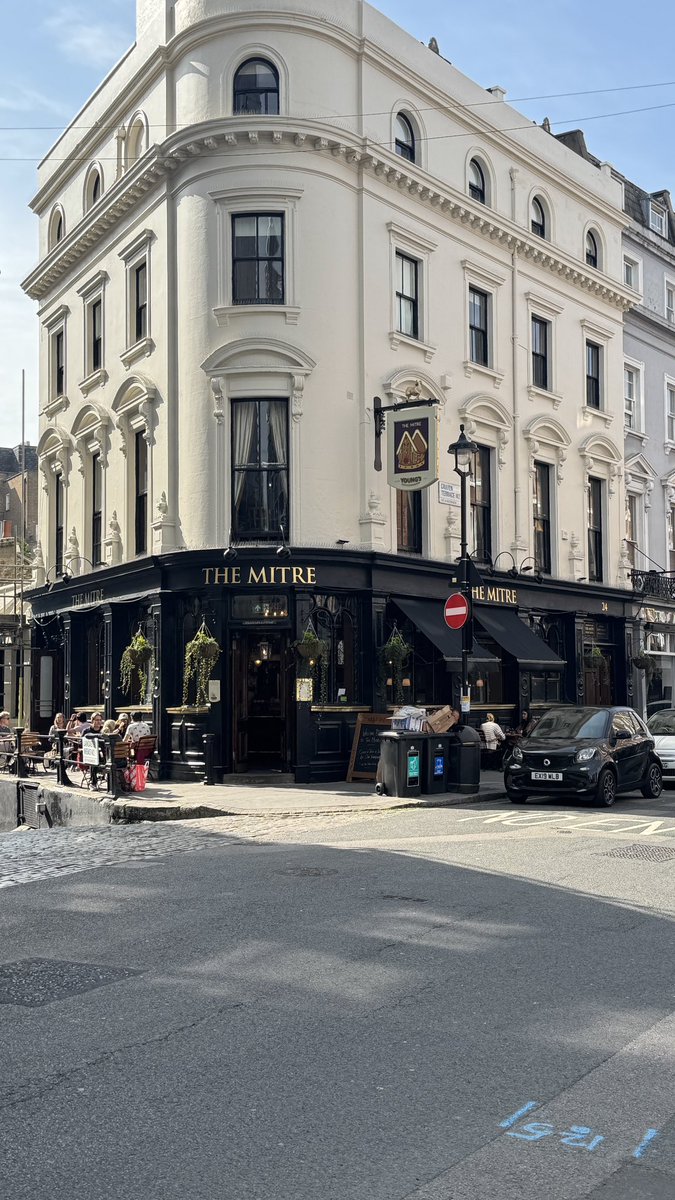 PhillHemsworth's tweet image. London on a Sunday with my bestie ❤️😎🇬🇧 #weekendsaway