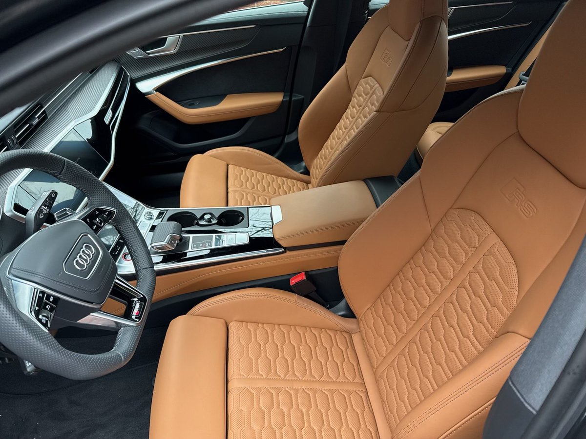 MesmarizeFilms's tweet image. my ride for the month... lucky lady on my side... @AudiOfficial Audi Wagon RS 6